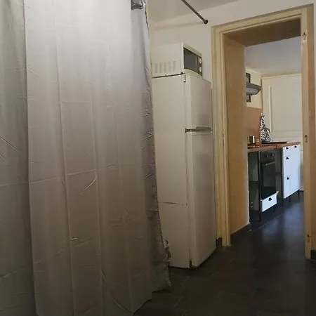 : Studio Centre Village Apartment *