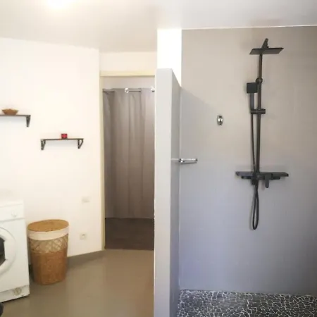: Studio Centre Village Collias