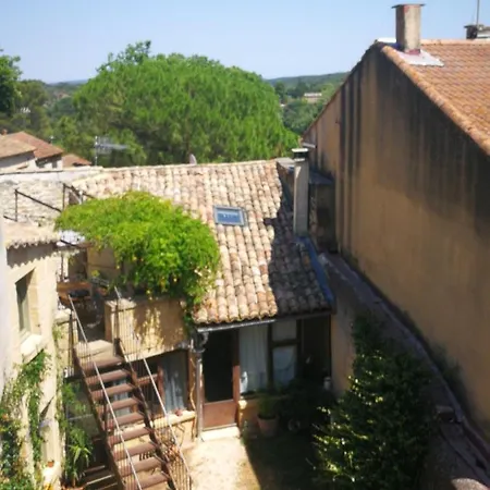 : Studio Centre Village Apartment *